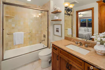9520 NE 16th Street, Clyde Hill, WA 98004 - Photo 27