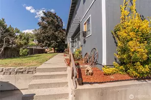 225 W Highland Ave, Chelan, WA 98816 - Photo 3