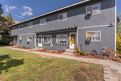 225 W Highland Avenue, Chelan, WA 98816 - Photo 1