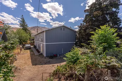 225 W Highland Avenue, Chelan, WA 98816 - Photo 13