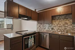 225 W Highland Ave, Chelan, WA 98816 - Photo 11