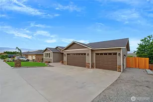 76 S Meadowbrook Ln, East Wenatchee, WA 98802 - Photo 3