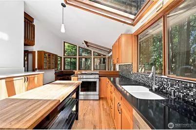 13193 N Madison Avenue NE, Bainbridge Island, WA 98110 - Photo 11