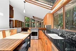 13193 N Madison Ave NE, Bainbridge Island, WA 98110 - Photo 11