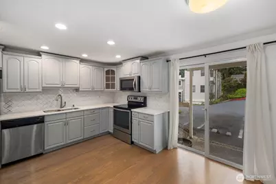 12716 NE 120th Street #H1, Kirkland, WA 98034 - Photo 13