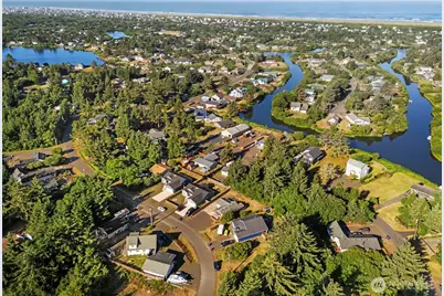 112 Seagate Street SW, Ocean Shores, WA 98569 - Photo 11