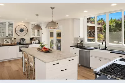 23013 SE 41st Place, Sammamish, WA 98075 - Photo 13