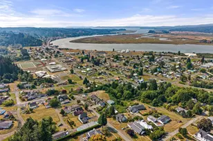 735 Cowlitz Street E, South Bend, WA 98586 - Photo 3