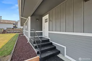 706 Bradford St, Raymond, WA 98577 - Photo 5