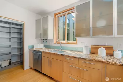 1122 Broadway E #301, Seattle, WA 98102 - Photo 13