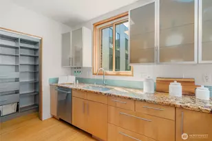 1122 Broadway E, Seattle, WA 98102 - Photo 13