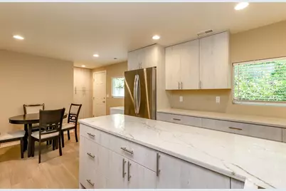 11049 18th Avenue SW, Seattle, WA 98146 - Photo 9