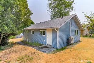 11049 18th Ave SW, Seattle, WA 98146 - Photo 3