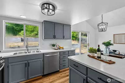 7307 Morning View Avenue NE, Bremerton, WA 98311 - Photo 11