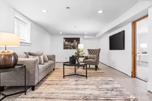 127 NE 58th St, Seattle, WA 98105 - Photo 29
