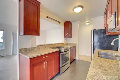 11525 Greenwood Avenue N #401, Seattle, WA 98133 - Photo 5