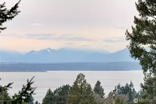 11525 Greenwood Ave N, Seattle, WA 98133 - Photo 17