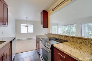 11525 Greenwood Ave N, Seattle, WA 98133 - Photo 7