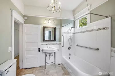 6238 Woodlawn Avenue N, Seattle, WA 98103 - Photo 15