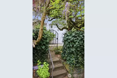 6238 Woodlawn Avenue N, Seattle, WA 98103 - Photo 35