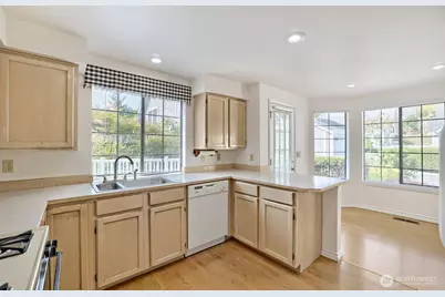 10063 Wallingford Avenue N, Seattle, WA 98133 - Photo 3
