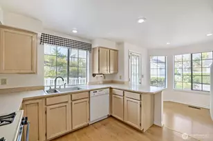 10063 Wallingford Ave N, Seattle, WA 98133 - Photo 3