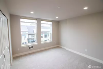 7800 SE 27th Street #504, Mercer Island, WA 98040 - Photo 7