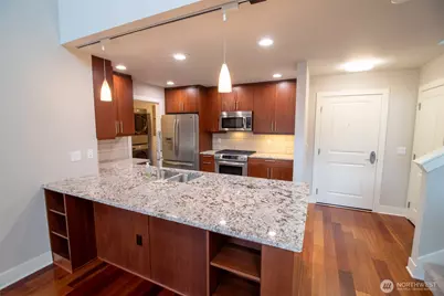 7800 SE 27th Street #504, Mercer Island, WA 98040 - Photo 3
