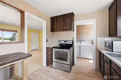 9831 33rd Avenue SW, Seattle, WA 98126 - Photo 3