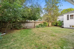 310 NW 75th St, Seattle, WA 98117 - Photo 23