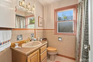 310 NW 75th St, Seattle, WA 98117 - Photo 13