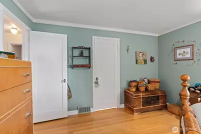 310 NW 75th Street, Seattle, WA 98117 - Photo 11