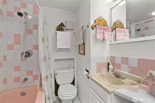 310 NW 75th St, Seattle, WA 98117 - Photo 17