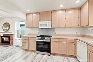 10626 SE 213th Ct, Kent, WA 98031 - Photo 7