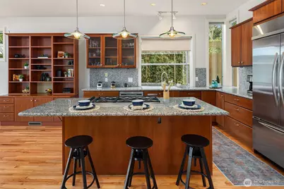 8418 Island Drive S, Seattle, WA 98118 - Photo 13