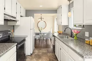 211 N 160th St, Shoreline, WA 98133 - Photo 9