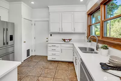 2541 10th Avenue W, Seattle, WA 98119 - Photo 11