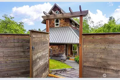 4710 New Sweden Ave NE, Bainbridge Island, WA 98110 - Photo 9