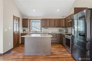 242 W Lake Sammamish Pkwy SE, Bellevue, WA 98008 - Photo 13