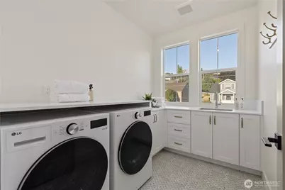 3243 13th Avenue W, Seattle, WA 98119 - Photo 23