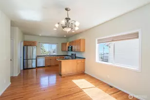 1031 W 14th St, Port Angeles, WA 98363 - Photo 9