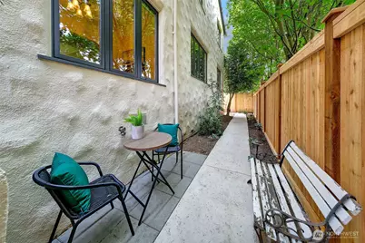 2205 Bigelow Avenue N #10, Seattle, WA 98109 - Photo 11