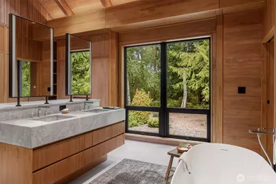 10147 NE Roberts Road, Bainbridge Island, WA 98110 - Photo 23