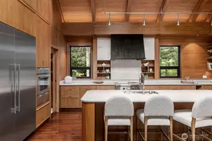 10147 NE Roberts Rd, Bainbridge Island, WA 98110 - Photo 7
