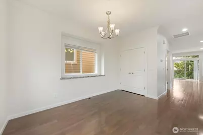 12722 35th Ave House D NE, Seattle, WA 98125 - Photo 11