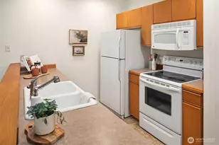 600 Malden Ave E, Seattle, WA 98112 - Photo 5