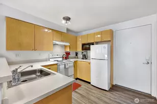 425 Vine St, Seattle, WA 98121 - Photo 9