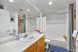 425 Vine St, Seattle, WA 98121 - Photo 15