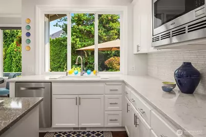 2836 277th Terrace SE, Sammamish, WA 98075 - Photo 13