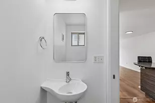 4341 8th Ave NE, Seattle, WA 98105 - Photo 9